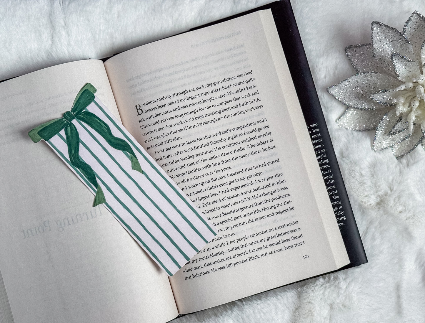 Bookmark Green Bow and Stripes